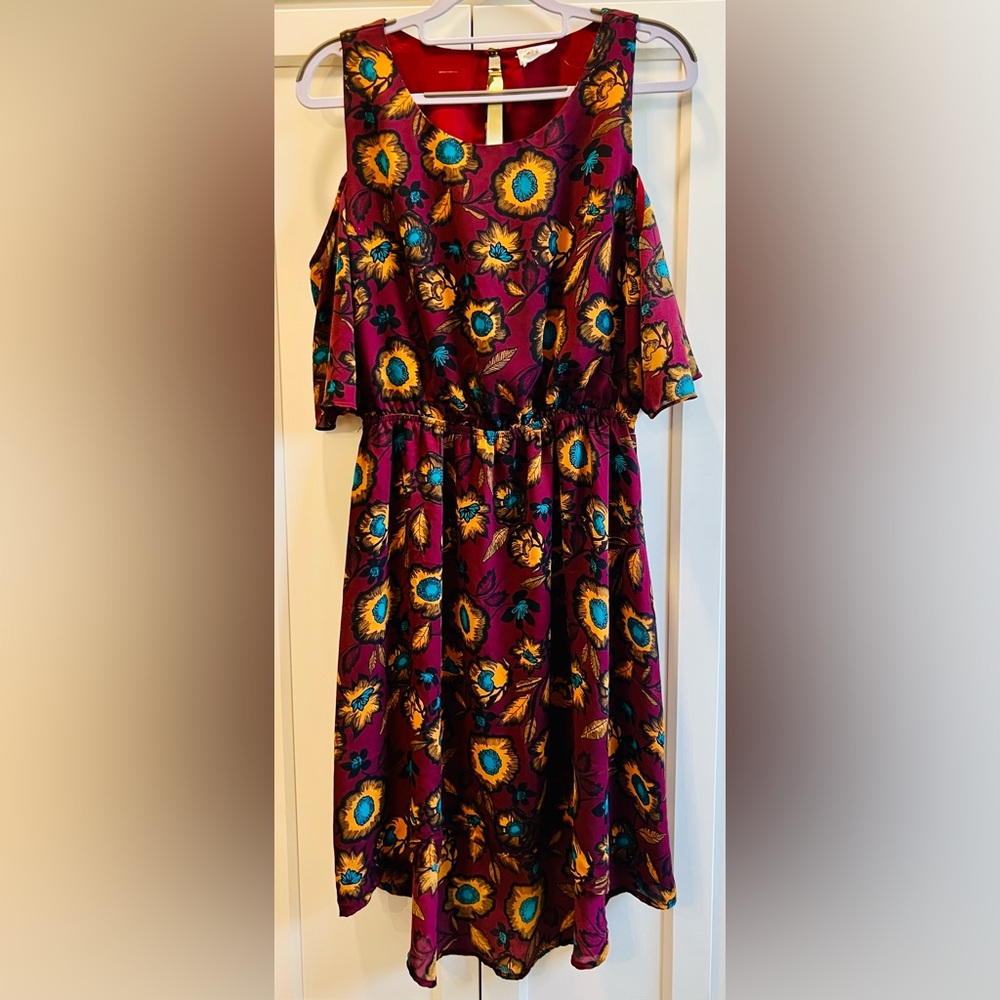 EVERLY Women’s Cold Shoulder Dress with flutter Sleeves.  Sz Med.  B3P12